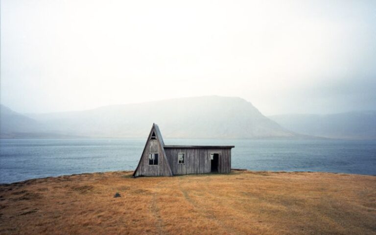 A small house in the middle of healthy surrounding
