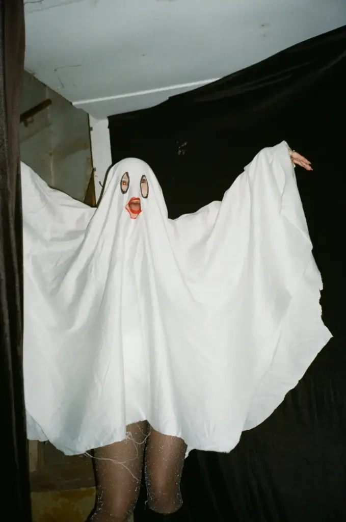 Halloween photography poses, funny Halloween photos