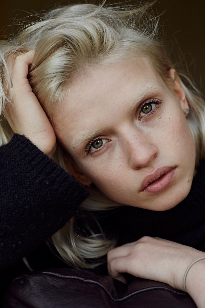 portrait photography ideas - friends skateboarding