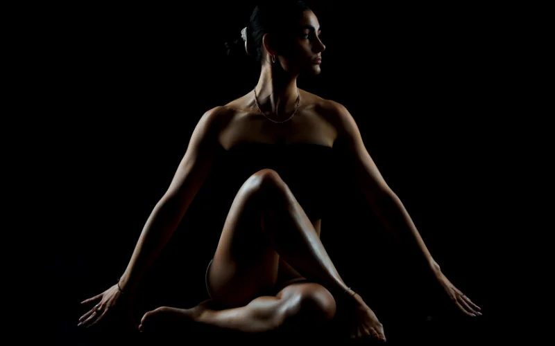 artistic nude pose, nude posing tips, female nude art poses, fine art nude poses, nude art posing