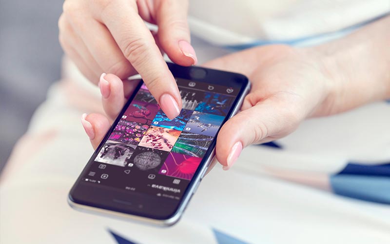 A photography enthusiast scrolling through Instagram to follow famous photographers