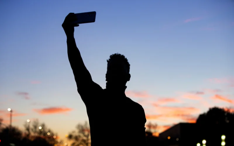 self portrait photograph silhouette - self photography, self portrait ideas, self portrait photography ideas, portrait photography ideas