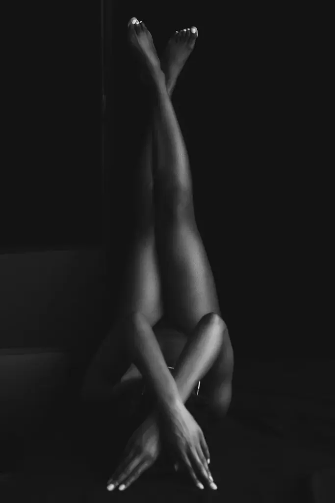 nudes in black and white