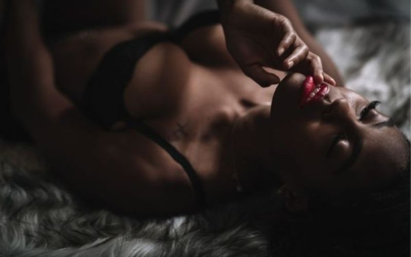 boudoir photography pose-5