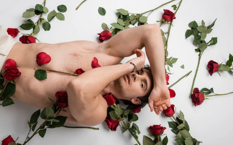 male nudes ideas, men nude ideas, positioning for male nude, nude poses men, nude poses for men, male nude photography poses, nude male art poses, nude male photography poses