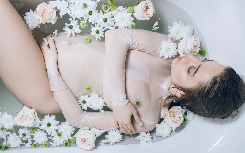 maternity nude photoshoot, maternity nude shoot, nude pregnancy photoshoot, semi nude maternity shoot, nude maternity pictures