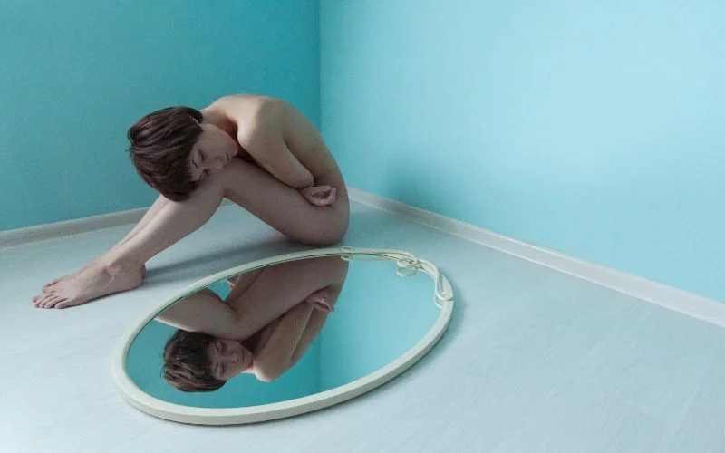 Covering Body Parts Nude Pose, mirror nude pose, mirror nudes