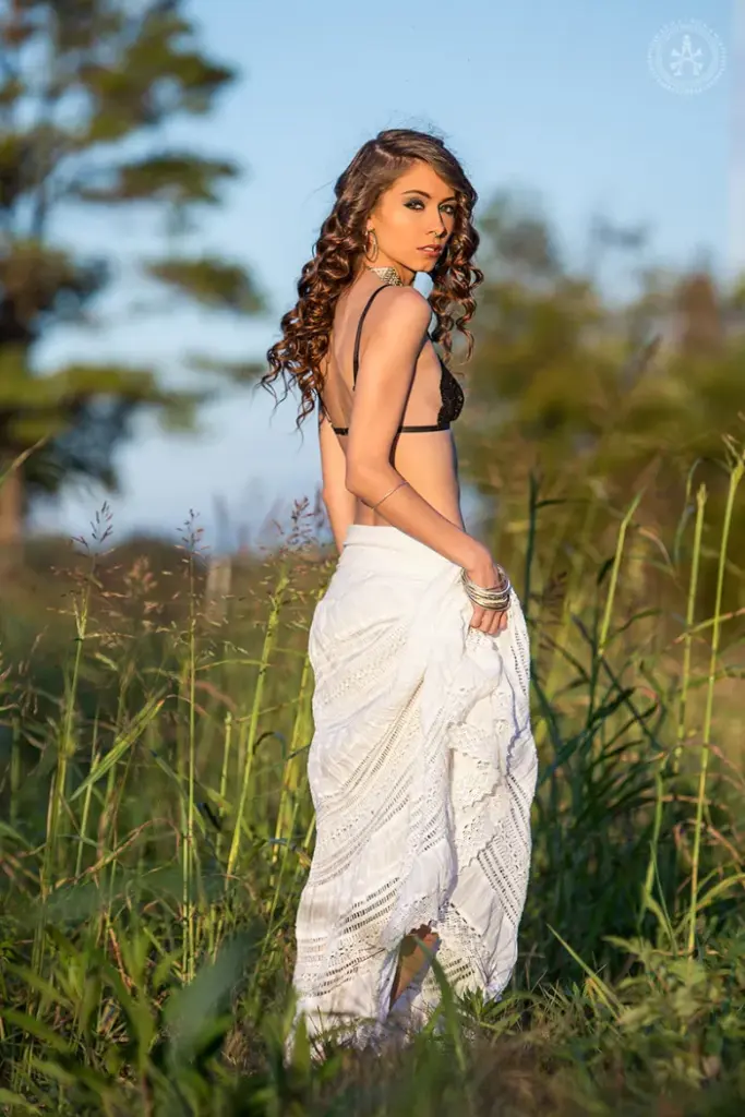 andy armstrong lady in field