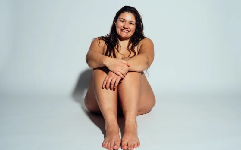 plus size nude poses, curvy boudoir poses, plus size boudoir photography