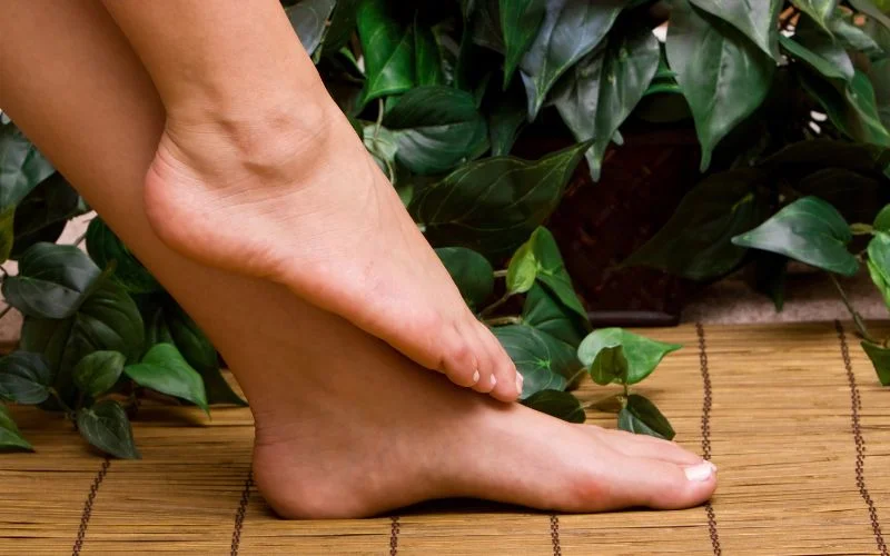 how to click feet pics, feet pic tips, feet pic ideas, sexy feet pic ideas, ideas for feet pics, feet photo ideas