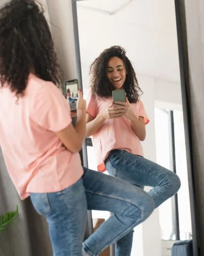 mirror selfie poses