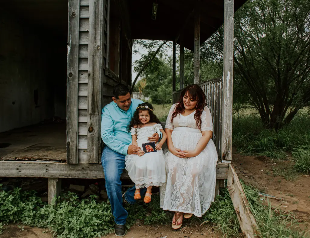 family pregnancy photoshoot