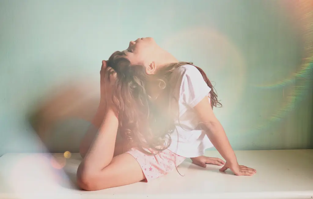 White light balance in a photo of a girl posing