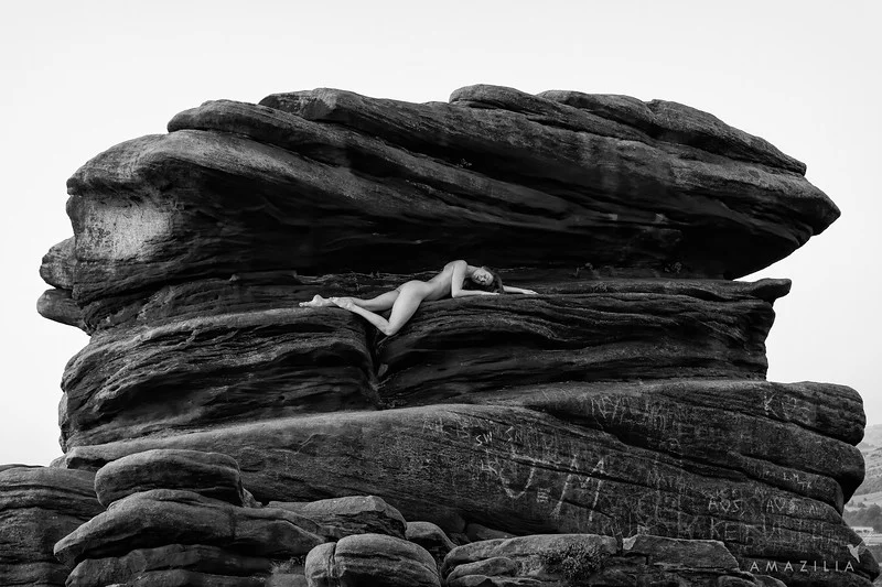 black and white female nude photogrpahy