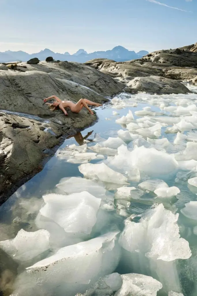 artistic nude photographer