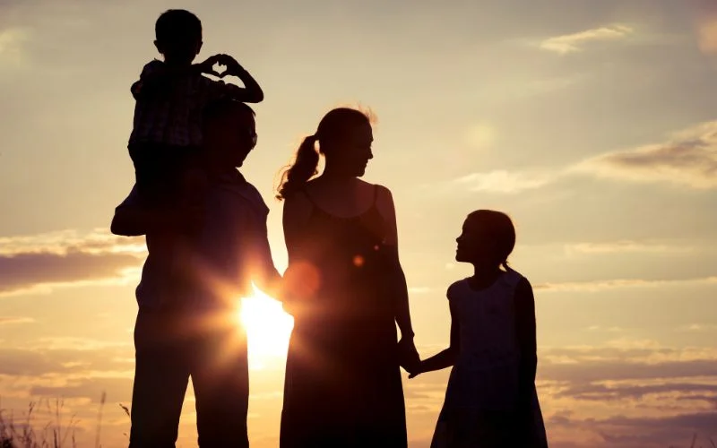 try silhouettes for family portraits