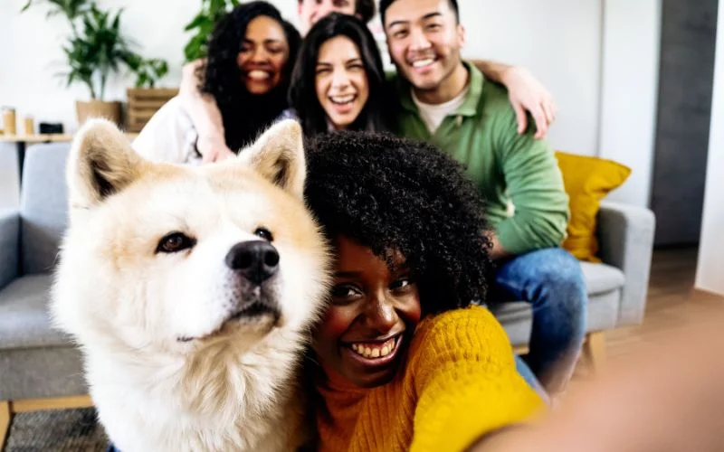 selfie poses, Family Selfie Ideas With Pet