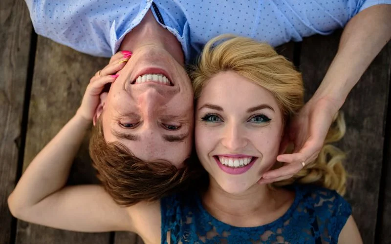 Valentine’s Day portraits, cute couple photoshoot ideas, romantic photo ideas, anniversary photoshoot ideas