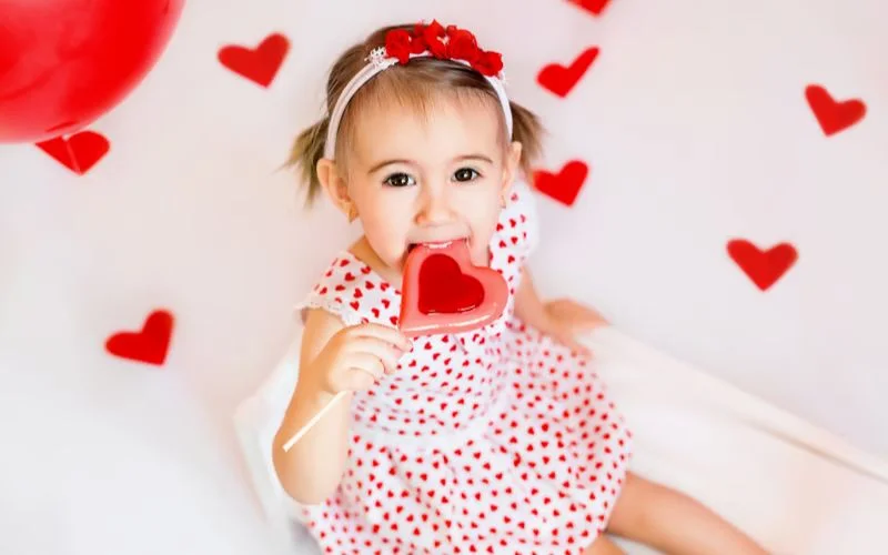 spring Valentine’s Day shoot, love session photography, photo ideas for couples, couple love shoot, creative Valentine’s Day photography