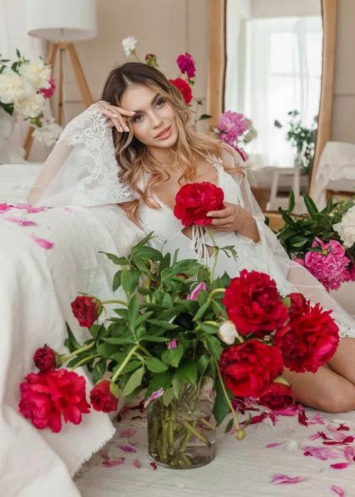 valentine boudoir photo ideas, love-themed boudoir session, Valentine's Day intimate portraits.