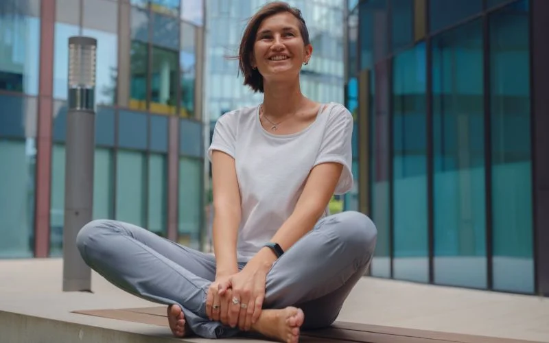 crossed leg sitting poses