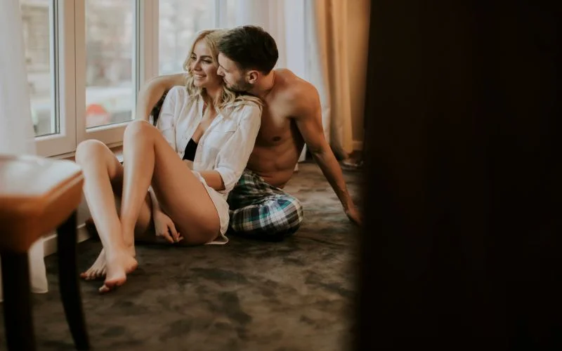 couple boudoir poses