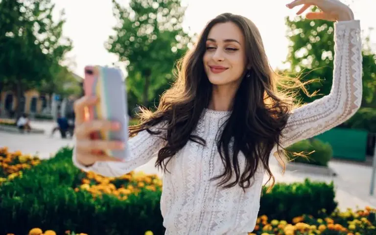 featured image of selfie poses