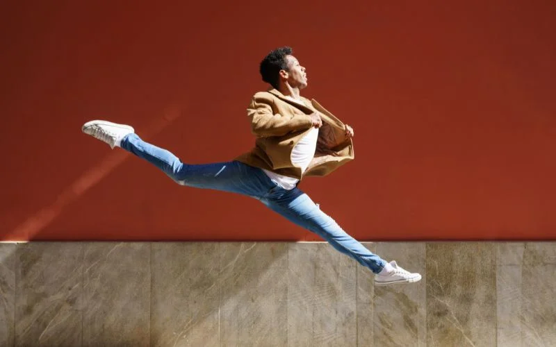 acrobatic jump dance photography poses