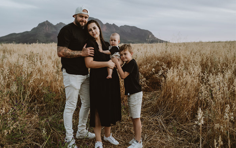 matching outfit family photoshoot