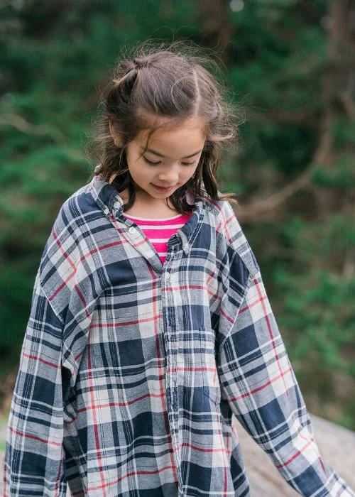 fathers day photo shoot - children wearing dad's shirt