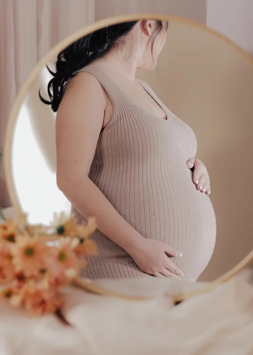 maternity photo poses