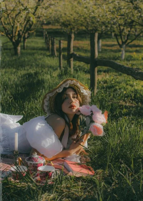 aesthetic picnic photoshoot