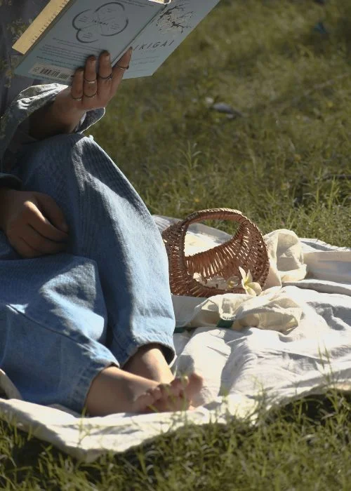 capture the minute details of the picnic