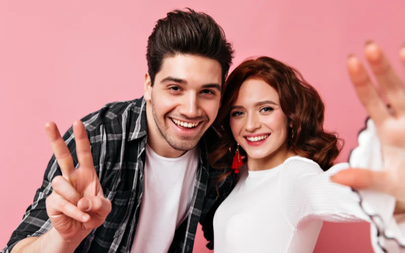 photo booth poses - peace sign pose