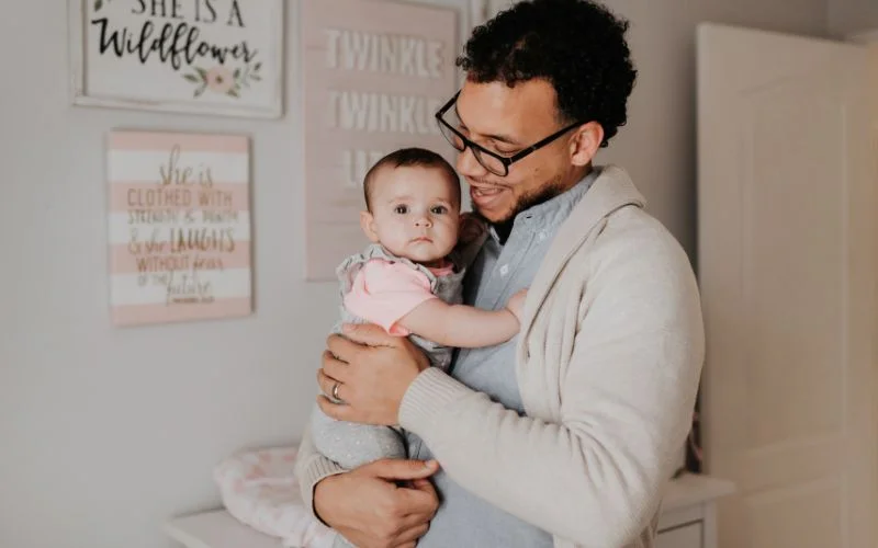snuggle up father daughter photo shoot