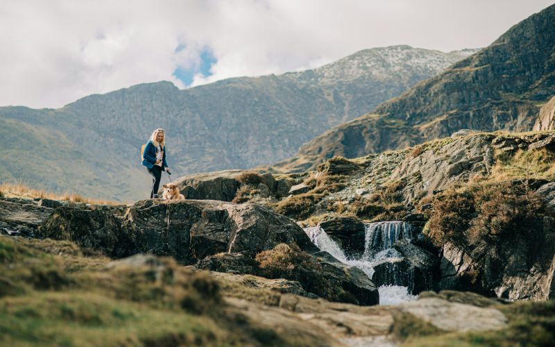 outdoor fitness photoshoot ideas - Trekking