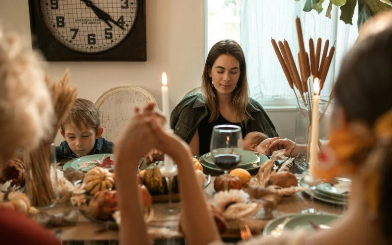 capture shots while family prayer