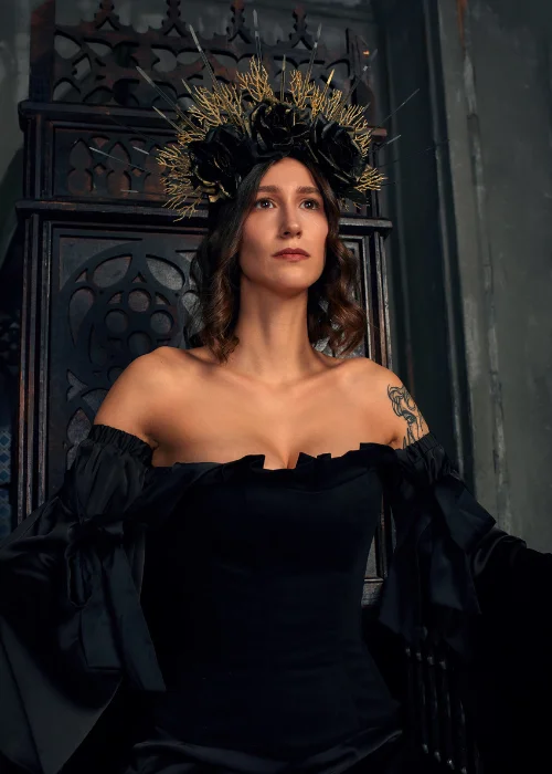 witch photography, witch themed photoshoot, witch photoshoot ideas, gothic photoshoot ideas, witchy photoshoot, witch photoshoot outfit ideas, witchy photoshoot ideas, best friend witch photoshoot, witch poses