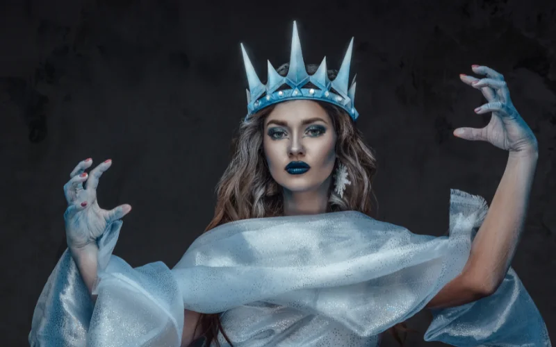 witch photography, witch themed photoshoot, witch photoshoot ideas, gothic photoshoot ideas, witchy photoshoot, witch photoshoot outfit ideas, witchy photoshoot ideas, best friend witch photoshoot, witch poses