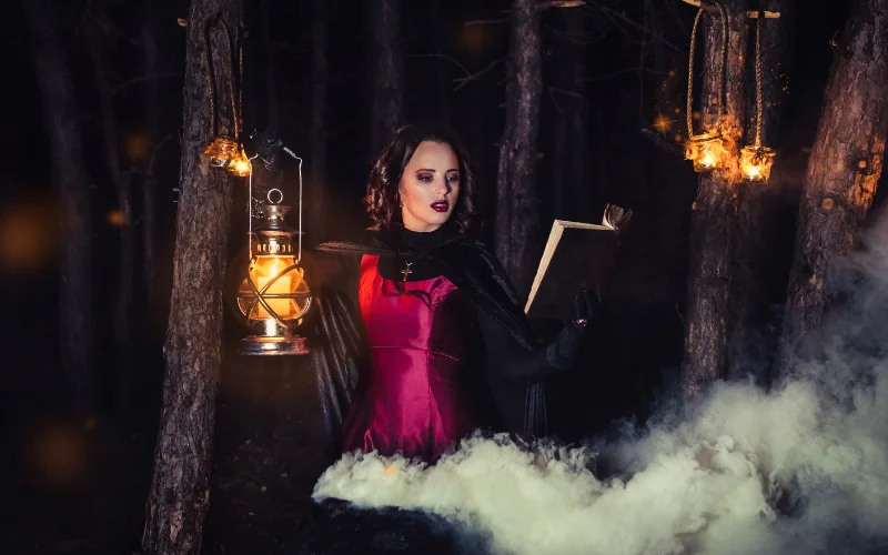 witch photography, witch themed photoshoot, witch photoshoot ideas, gothic photoshoot ideas, witchy photoshoot, witch photoshoot outfit ideas, witchy photoshoot ideas, best friend witch photoshoot, witch poses