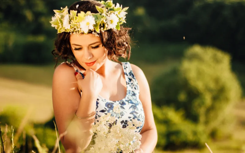 decorate your hair with flowers for your 40th birthday photoshoot
