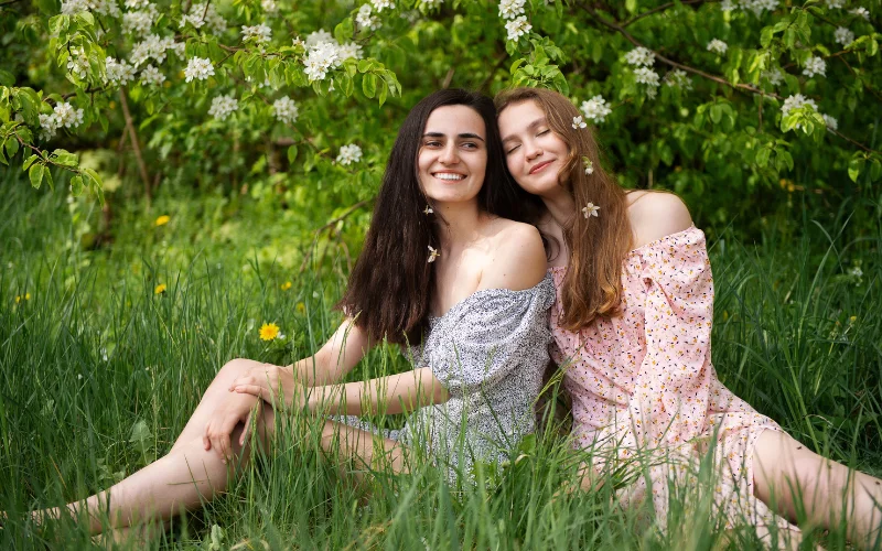 sisters photoshoot ideas, sister photoshoot ideas, sisters photoshoot ideas, sister poses for photoshoot, sisters photoshoot, sister photoshoot poses