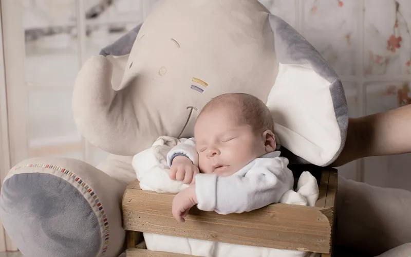 pretty newborn lightroom presets, soft glow baby lightroom presets, aesthetic baby lightroom presets, cool tone newborn photography presets, milky white newborn photography presets