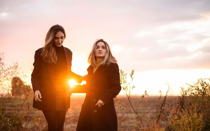 2 sisters photoshoot ideas at home, 3 sisters photoshoot ideas at home, 2 sisters photoshoot ideas, sister photoshoot ideas, sisters photoshoot ideas, sister poses for photoshoot, sisters photoshoot, sister photoshoot poses