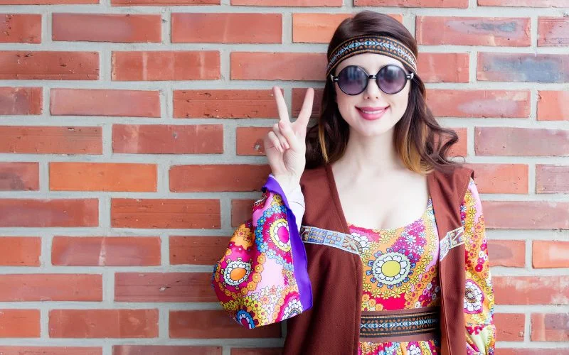 90s photoshoot ideas peace sign