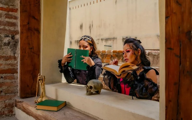 halloween photoshoot ideas with props