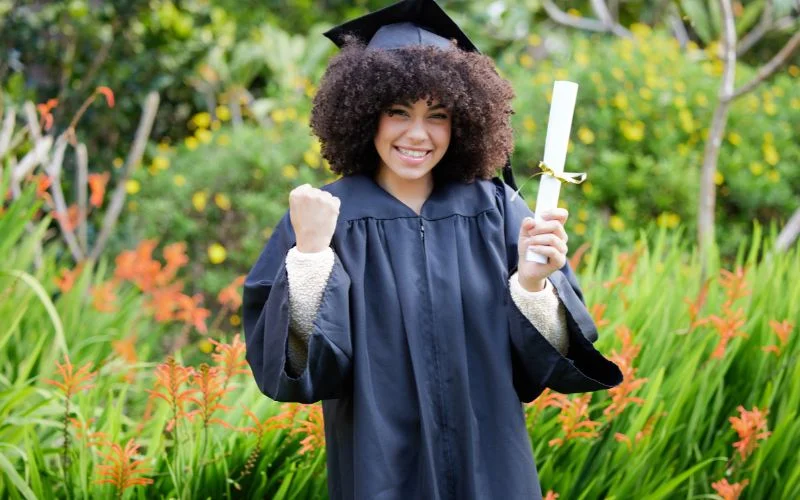 confident graduation photo poses