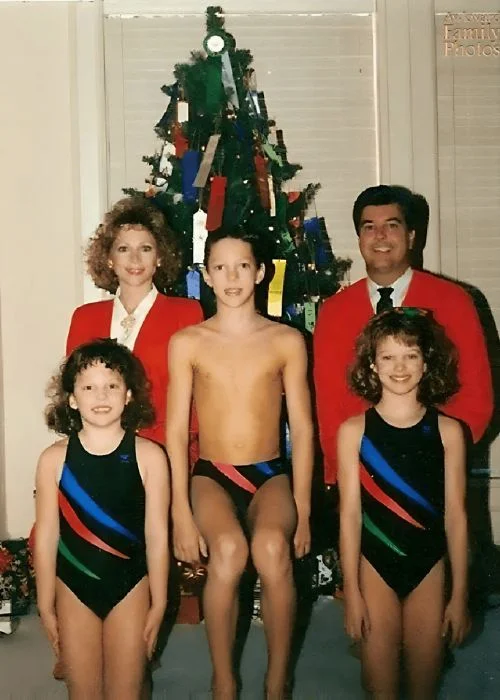 awkward family christmas photos in swimsuits