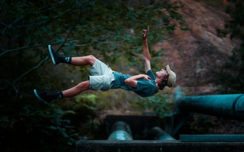 levitation photography photo manipulation ideas