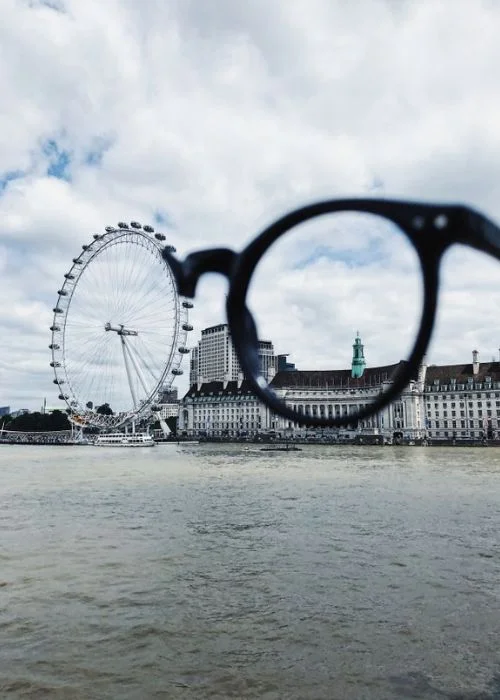 optical illusion of pair of glasses